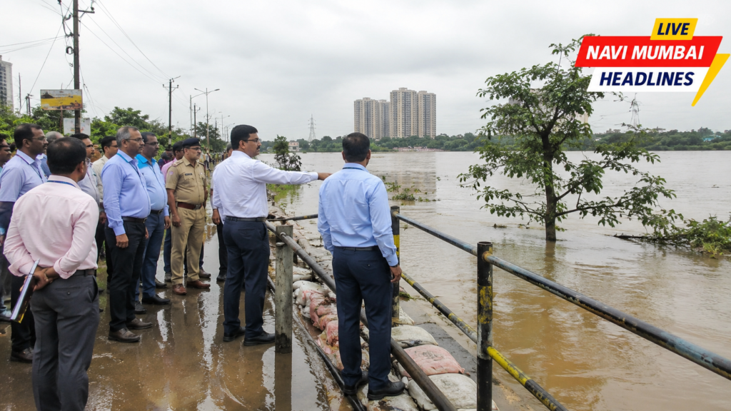 पूरप्रवण क्षेत्रांची पाहणी करताना ठाणे प्रशासनाचे अधिकारी आणि आपत्ती व्यवस्थापन पथक